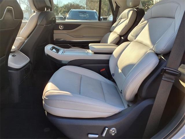 new 2025 Lincoln Navigator car, priced at $100,349