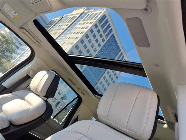 new 2025 Lincoln Navigator car, priced at $100,349