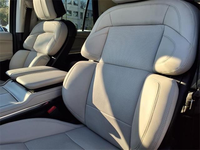 new 2025 Lincoln Navigator car, priced at $100,349