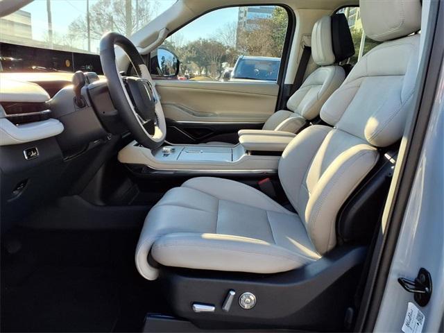 new 2025 Lincoln Navigator car, priced at $100,349