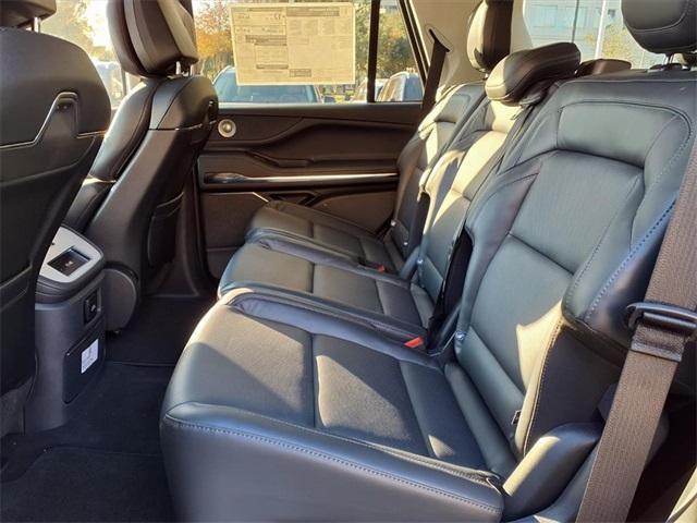 new 2025 Lincoln Navigator car, priced at $100,162