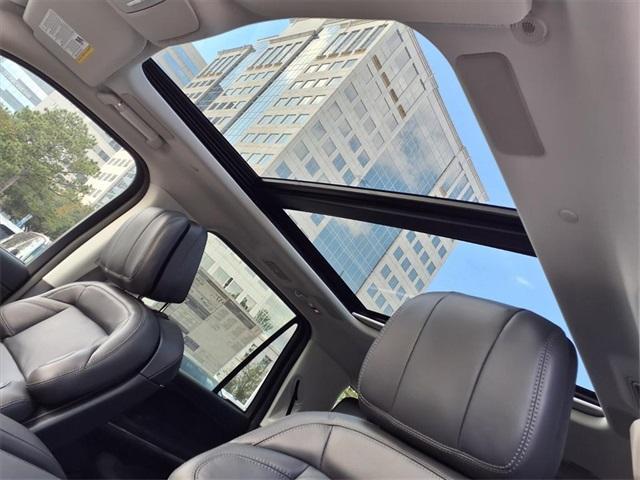 new 2025 Lincoln Navigator car, priced at $99,058