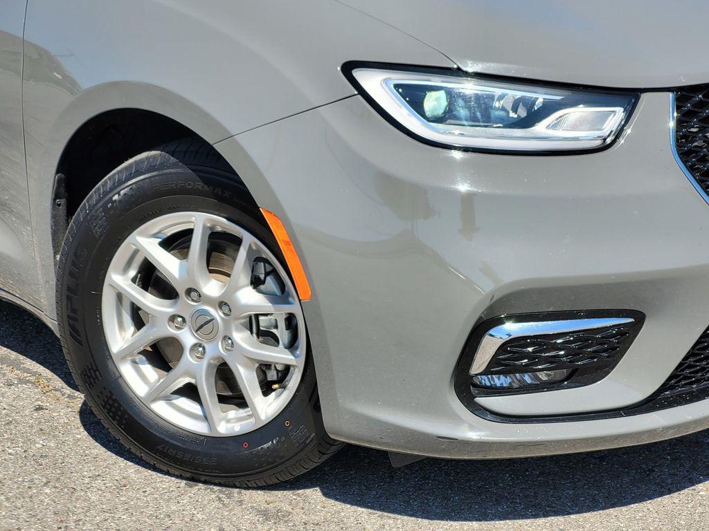 used 2023 Chrysler Pacifica car, priced at $20,368