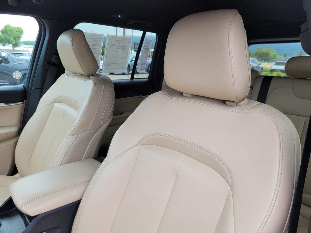 used 2024 Jeep Grand Cherokee car, priced at $30,095