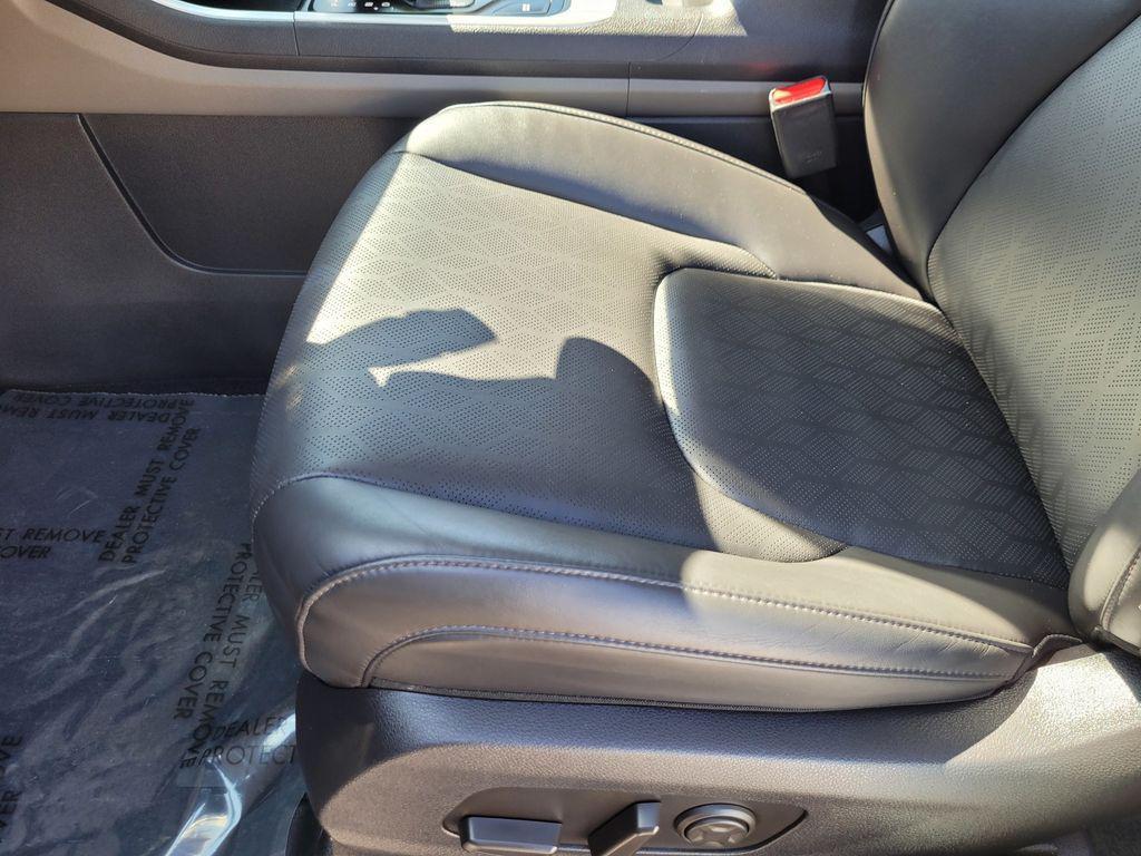 used 2025 Kia Carnival car, priced at $31,564