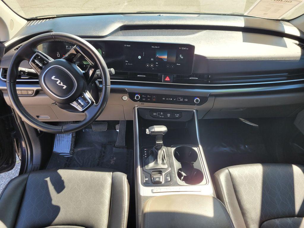 used 2025 Kia Carnival car, priced at $31,564