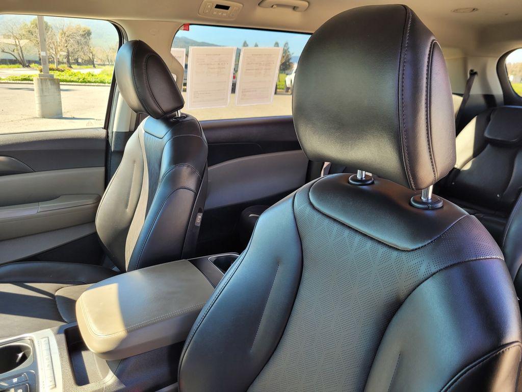 used 2025 Kia Carnival car, priced at $31,564