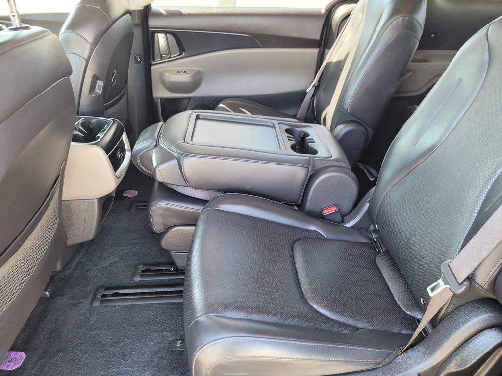 used 2025 Kia Carnival car, priced at $31,564