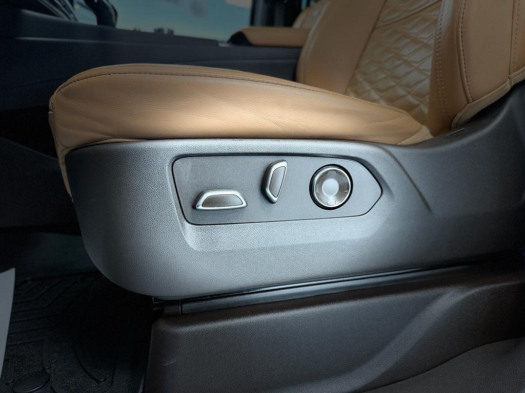 used 2023 Cadillac Escalade ESV car, priced at $80,995