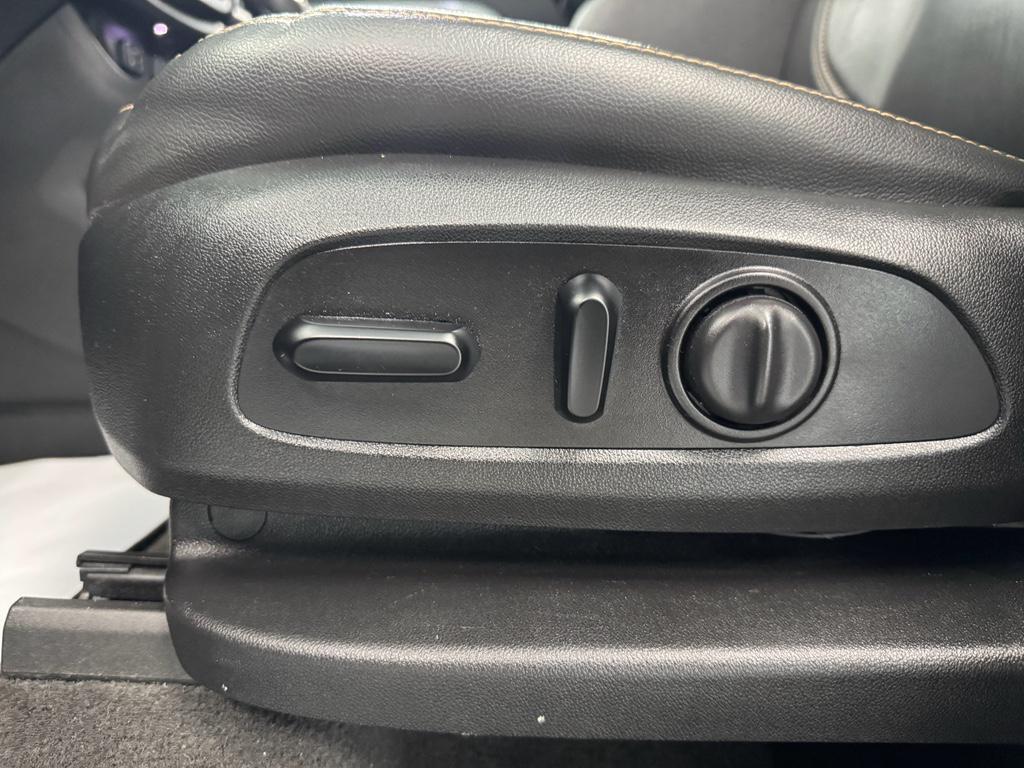 used 2020 Chevrolet Traverse car, priced at $26,495