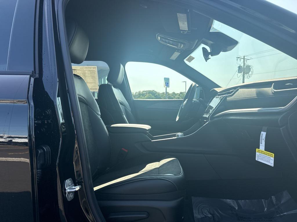 new 2025 Jeep Grand Cherokee L car, priced at $48,008