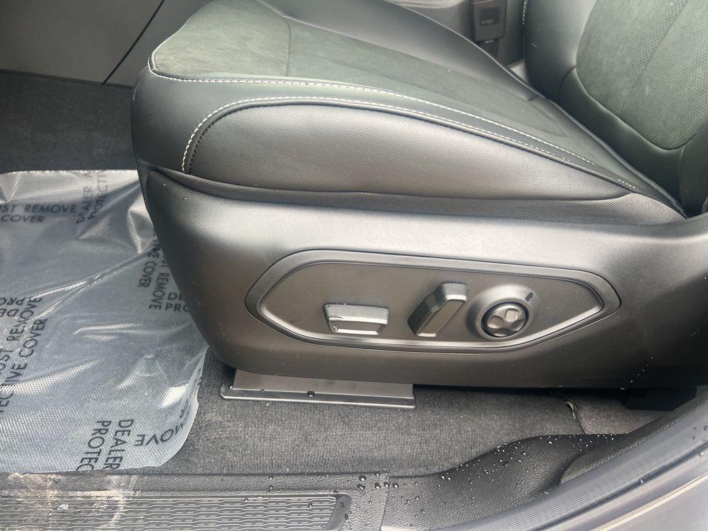 new 2026 Jeep Grand Cherokee L car, priced at $50,670