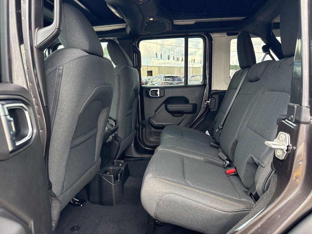 new 2025 Jeep Wrangler car, priced at $46,077