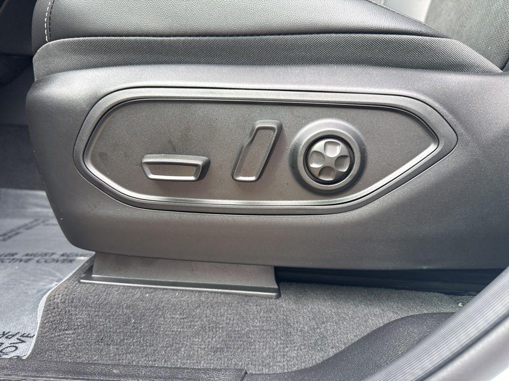 new 2026 Jeep Grand Cherokee car, priced at $48,075