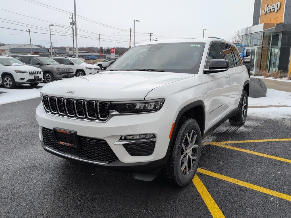 new 2025 Jeep Grand Cherokee car, priced at $49,415