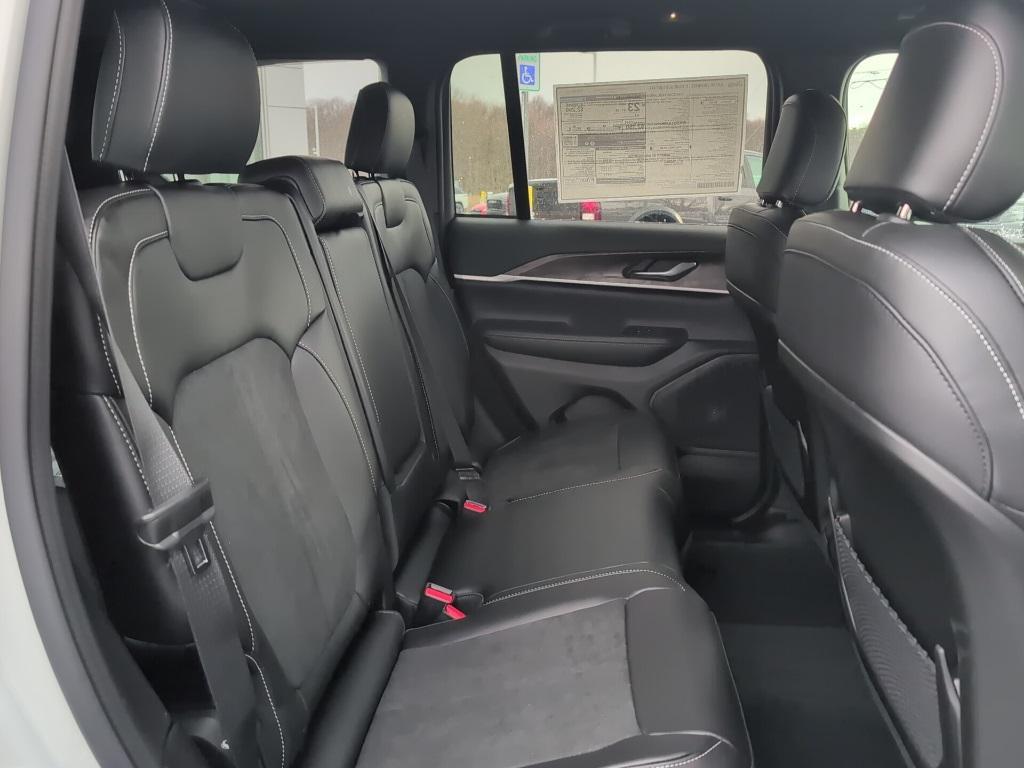 new 2026 Jeep Grand Cherokee car, priced at $47,655