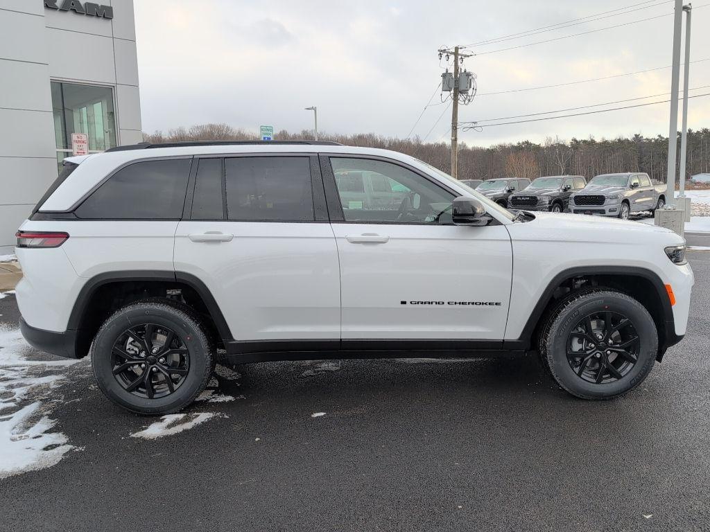 new 2026 Jeep Grand Cherokee car, priced at $47,655