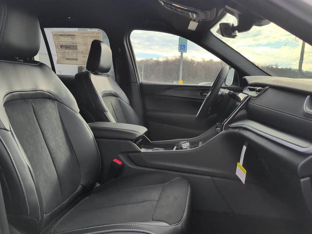 new 2025 Jeep Grand Cherokee car, priced at $45,730