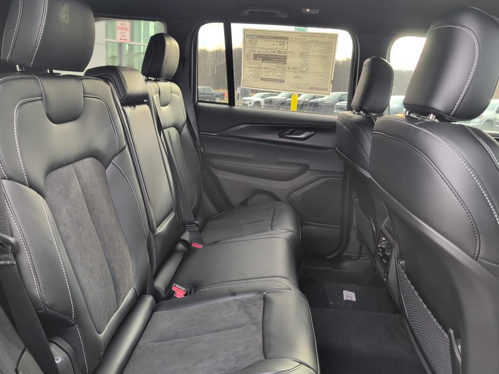 new 2025 Jeep Grand Cherokee car, priced at $45,730