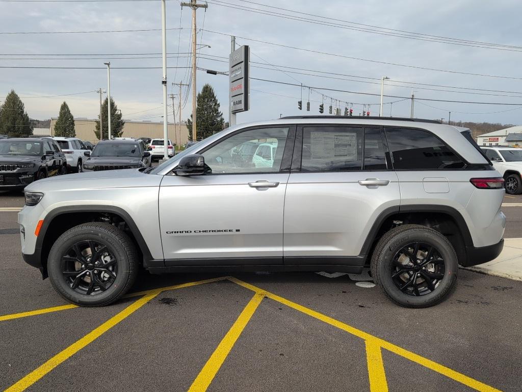 new 2025 Jeep Grand Cherokee car, priced at $45,730