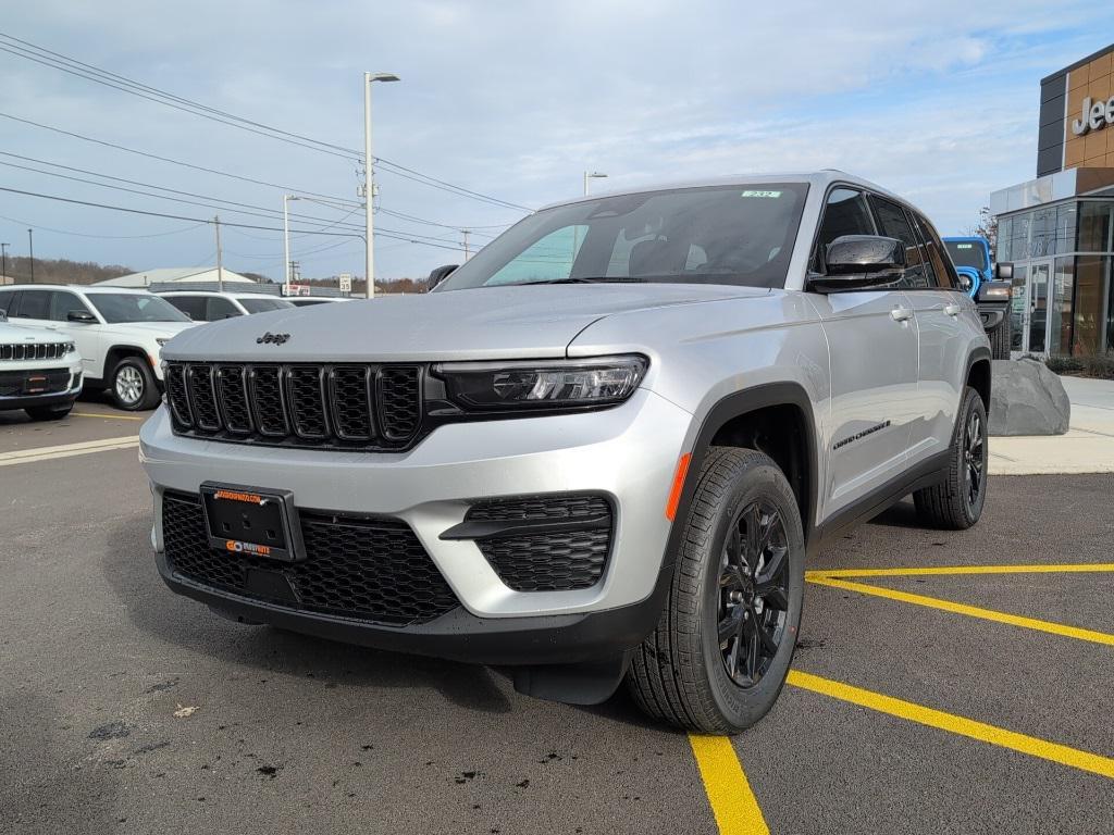 new 2025 Jeep Grand Cherokee car, priced at $45,730