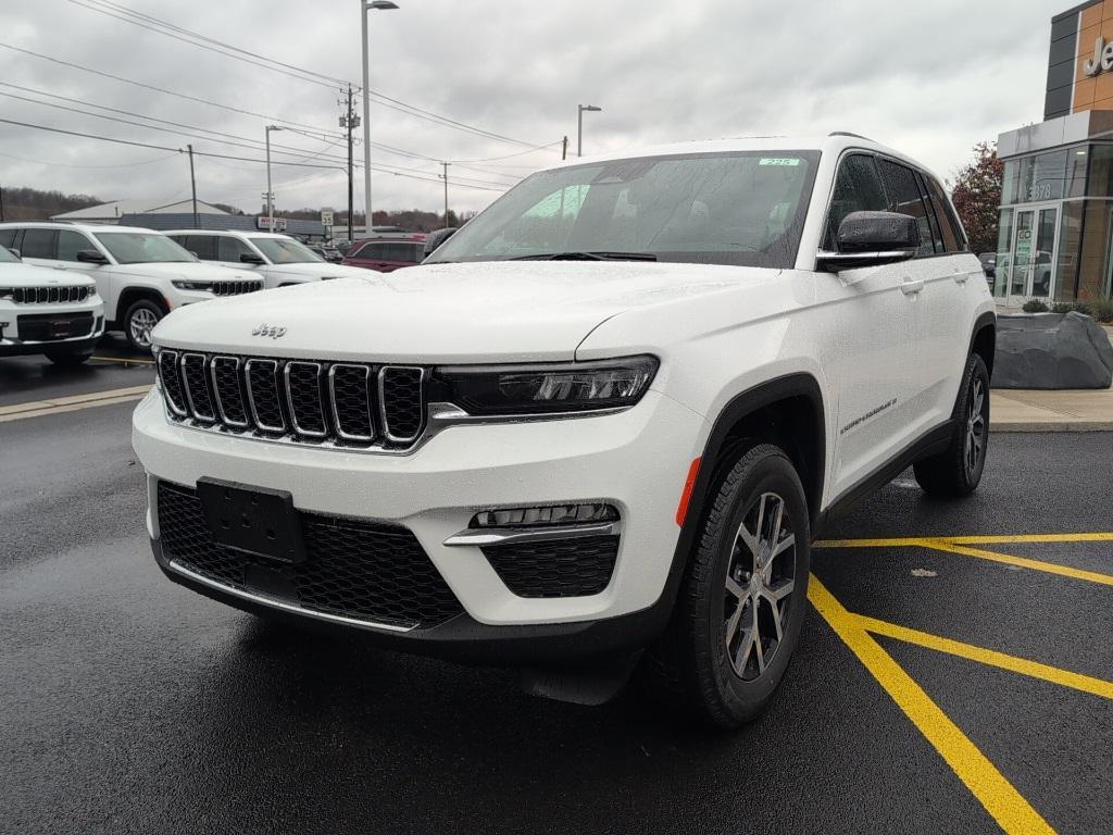 new 2025 Jeep Grand Cherokee car, priced at $47,300
