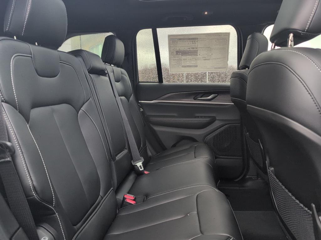 new 2025 Jeep Grand Cherokee car, priced at $47,300
