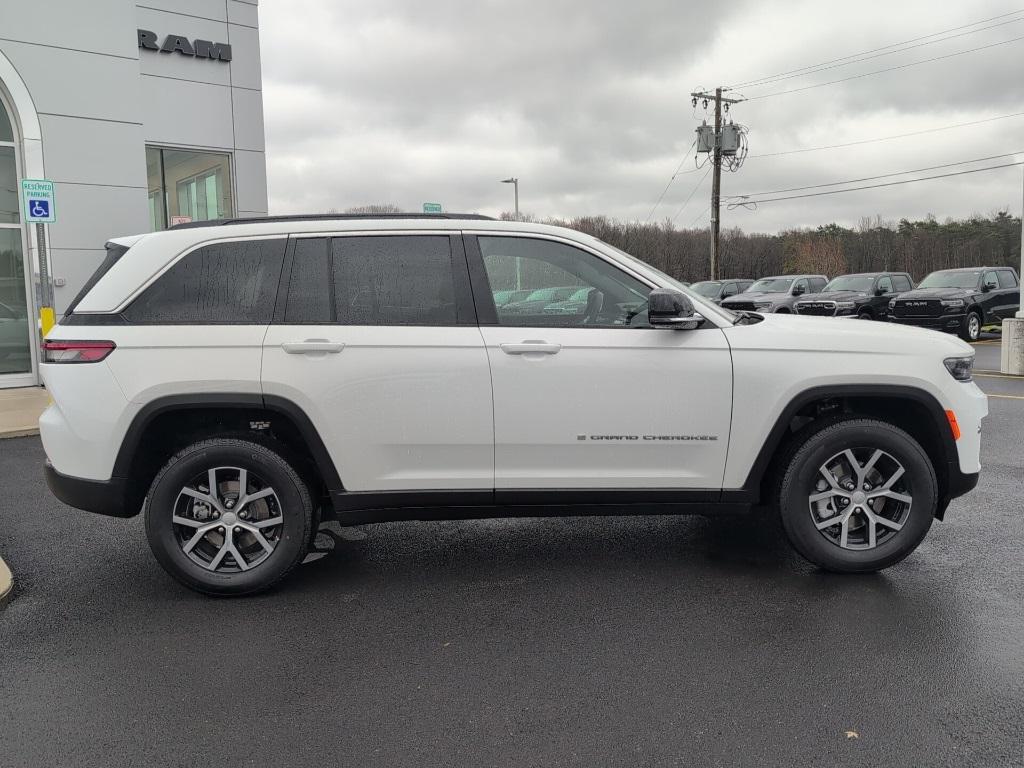 new 2025 Jeep Grand Cherokee car, priced at $47,300