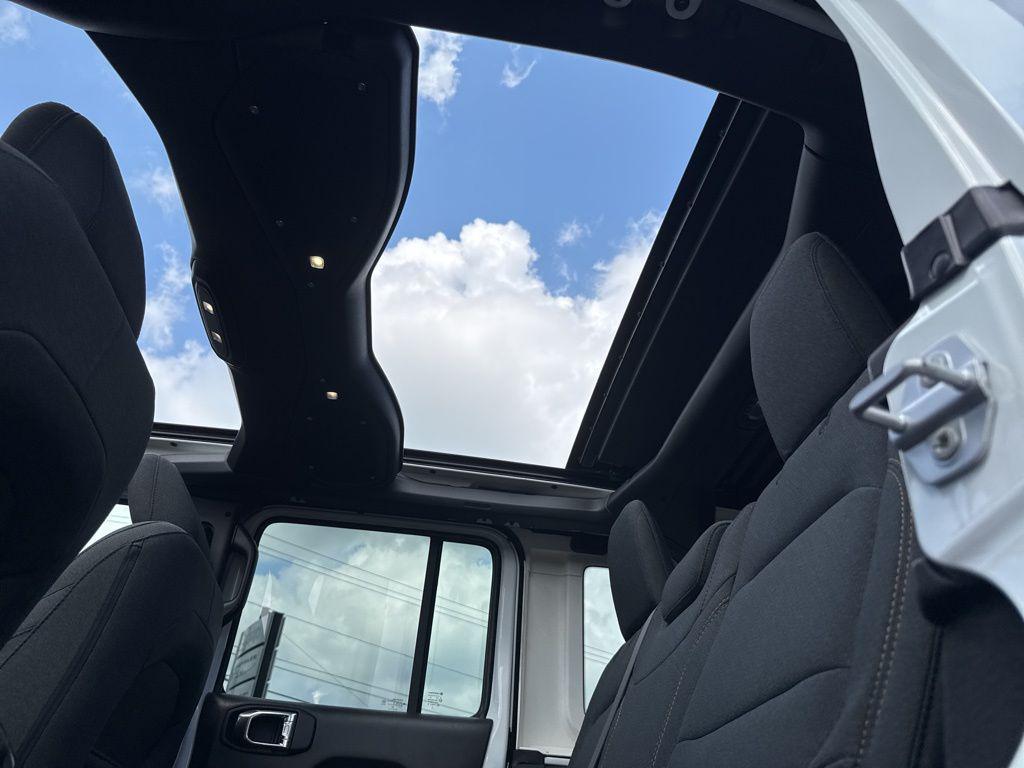 new 2025 Jeep Wrangler car, priced at $52,133