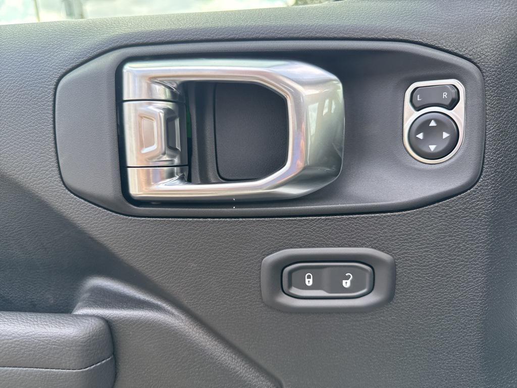 new 2025 Jeep Wrangler car, priced at $52,133