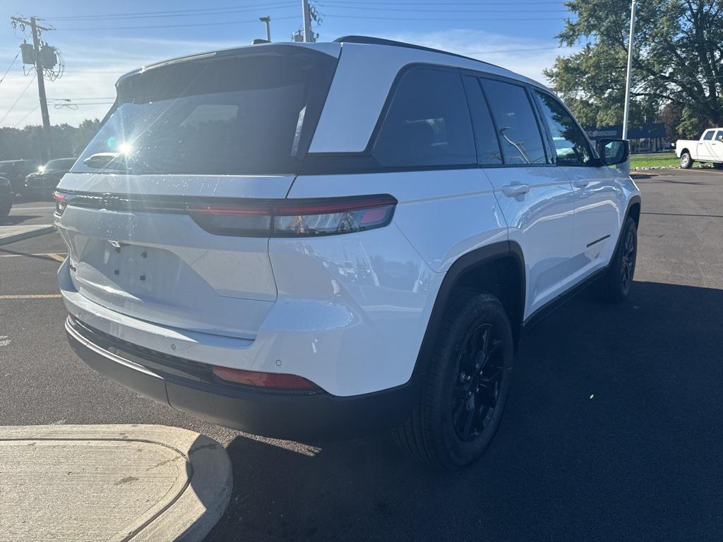 new 2025 Jeep Grand Cherokee car, priced at $45,135