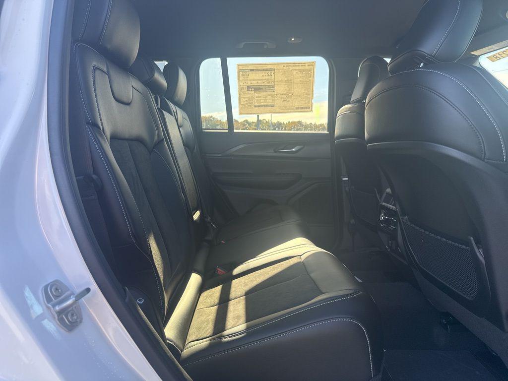 new 2025 Jeep Grand Cherokee car, priced at $45,135