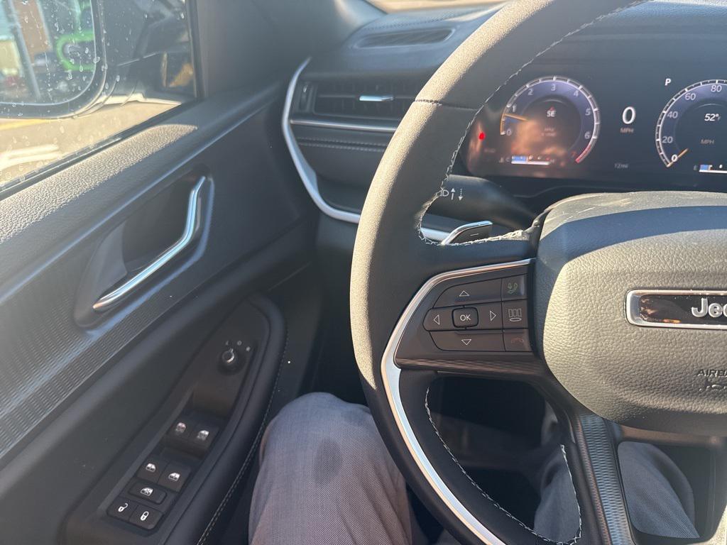 new 2025 Jeep Grand Cherokee car, priced at $45,135