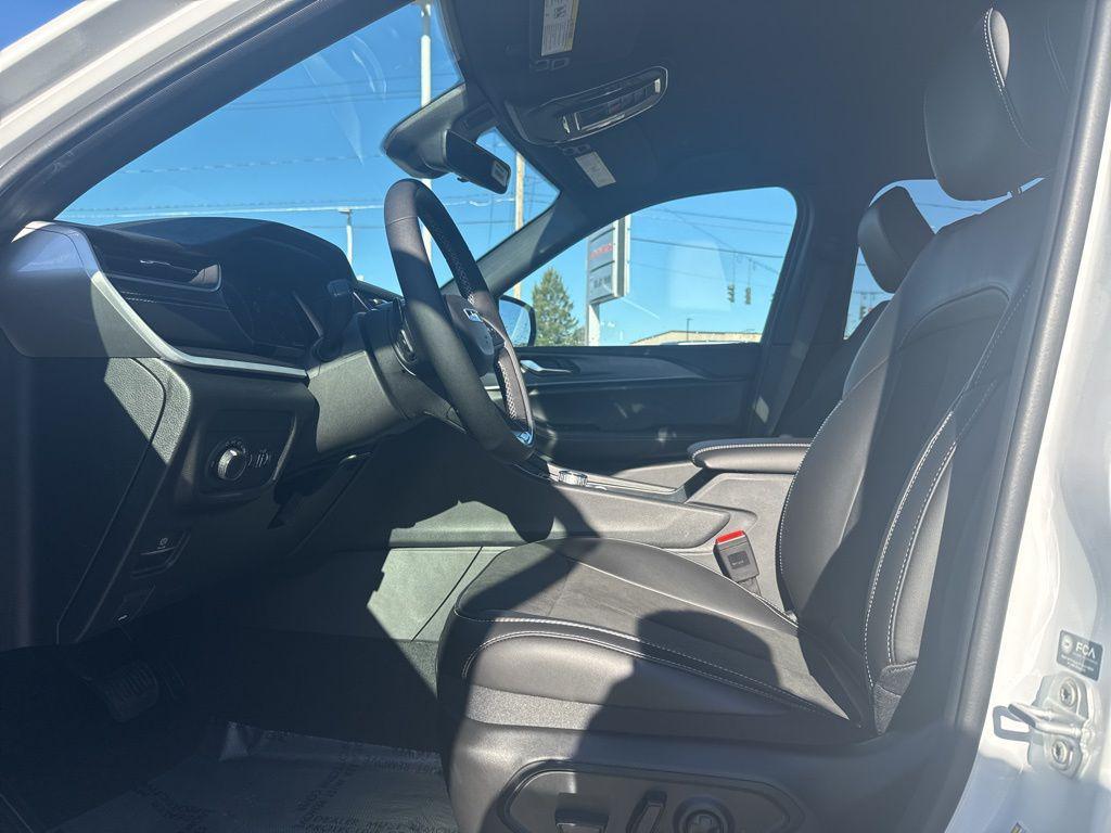 new 2025 Jeep Grand Cherokee car, priced at $45,135