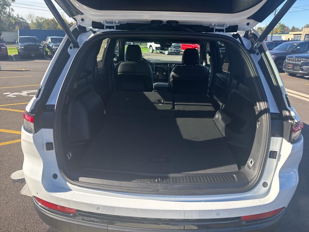 new 2025 Jeep Grand Cherokee car, priced at $45,135