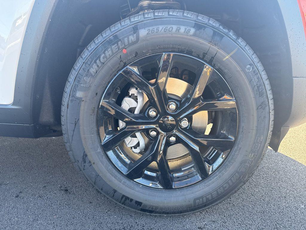 new 2025 Jeep Grand Cherokee car, priced at $45,135