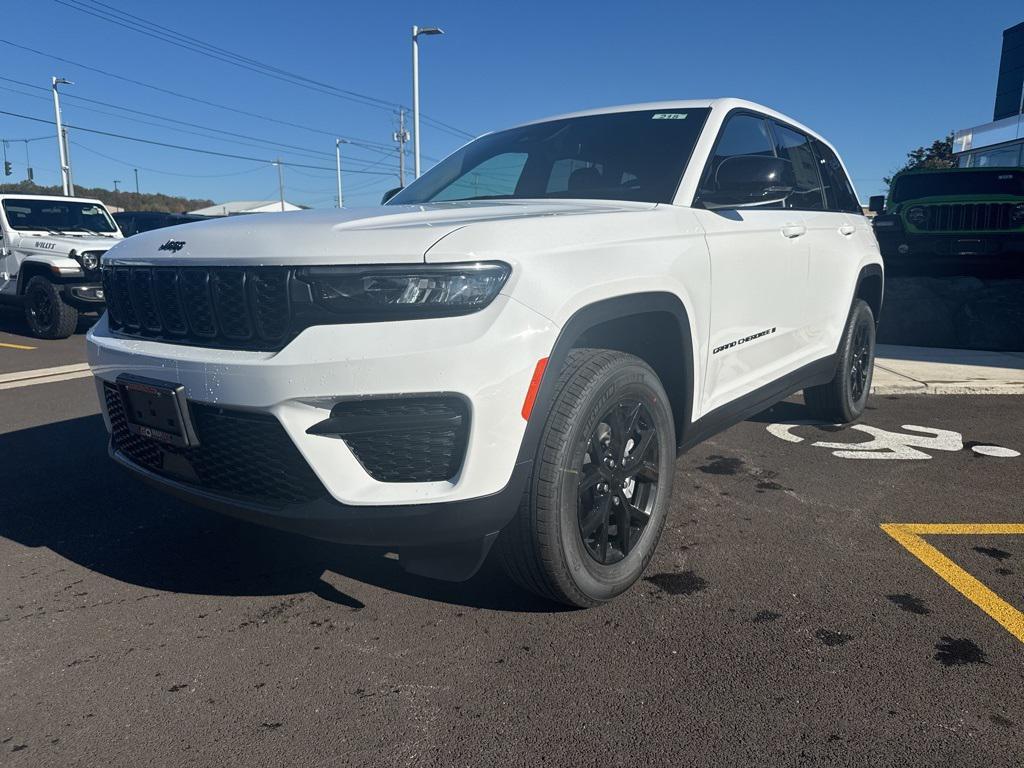 new 2025 Jeep Grand Cherokee car, priced at $45,135