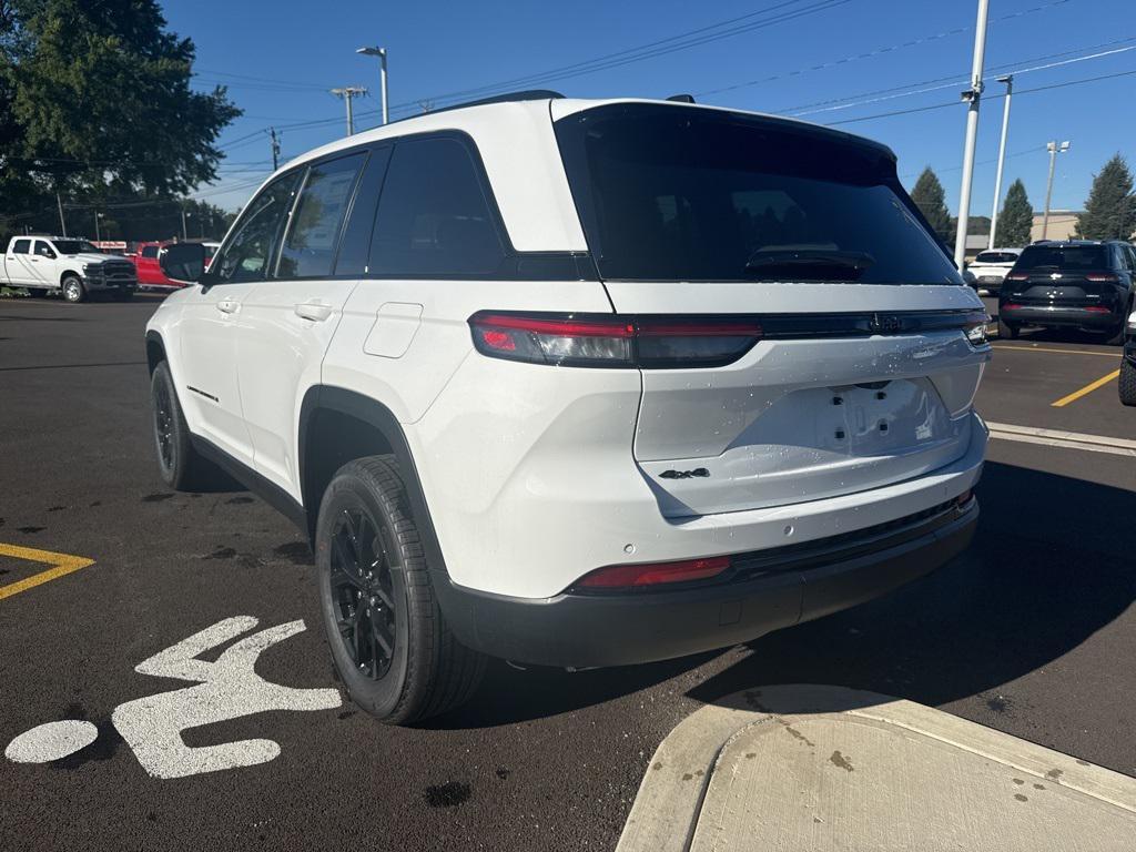 new 2025 Jeep Grand Cherokee car, priced at $45,135