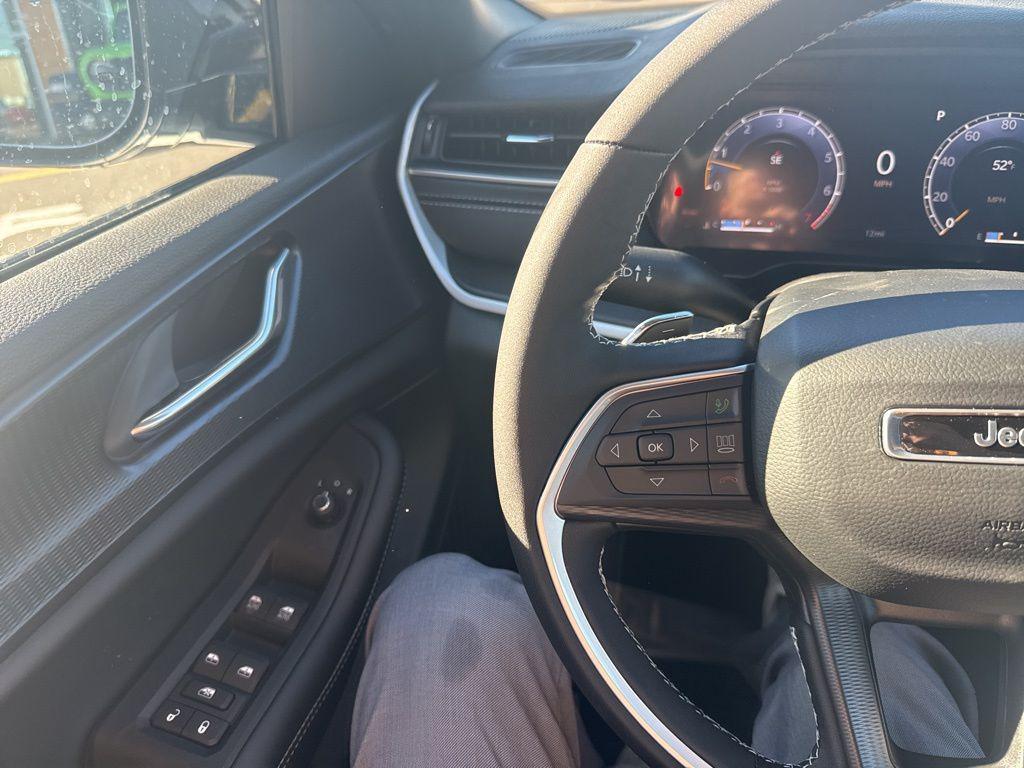 new 2025 Jeep Grand Cherokee car, priced at $45,135