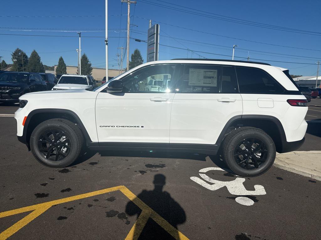 new 2025 Jeep Grand Cherokee car, priced at $45,135