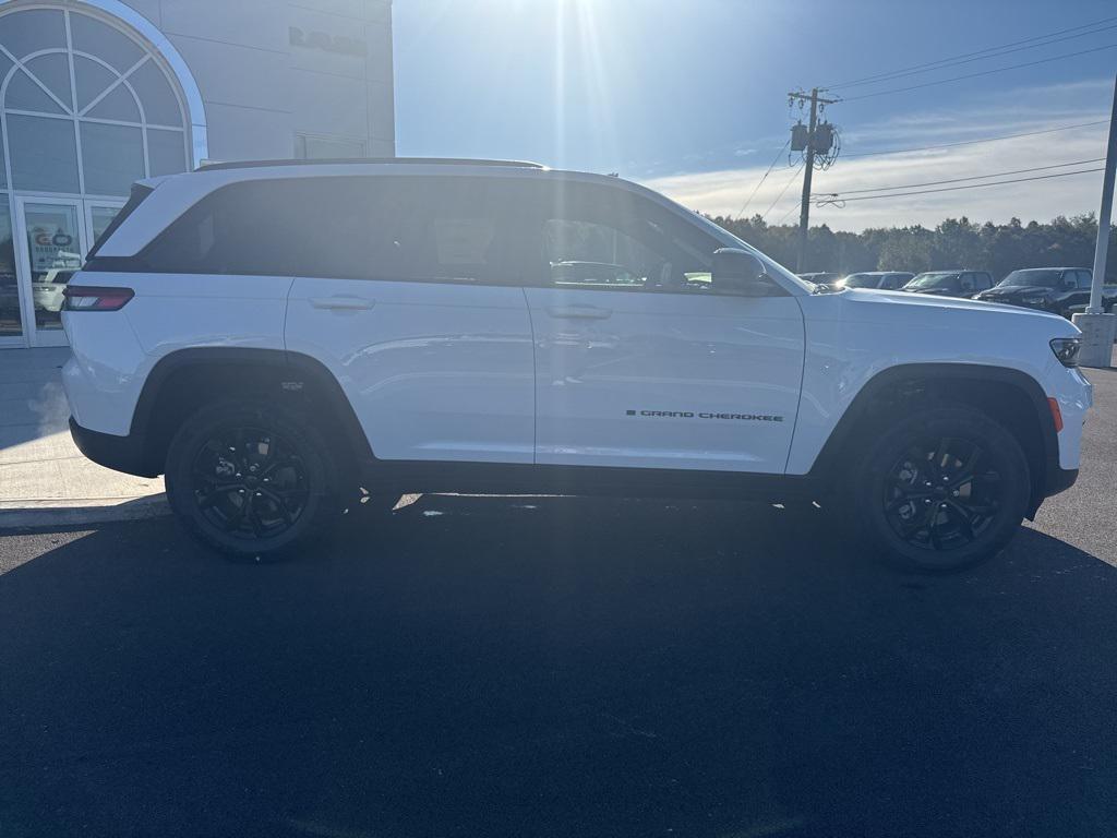 new 2025 Jeep Grand Cherokee car, priced at $45,135