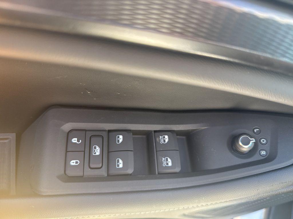 new 2025 Jeep Grand Cherokee car, priced at $45,135