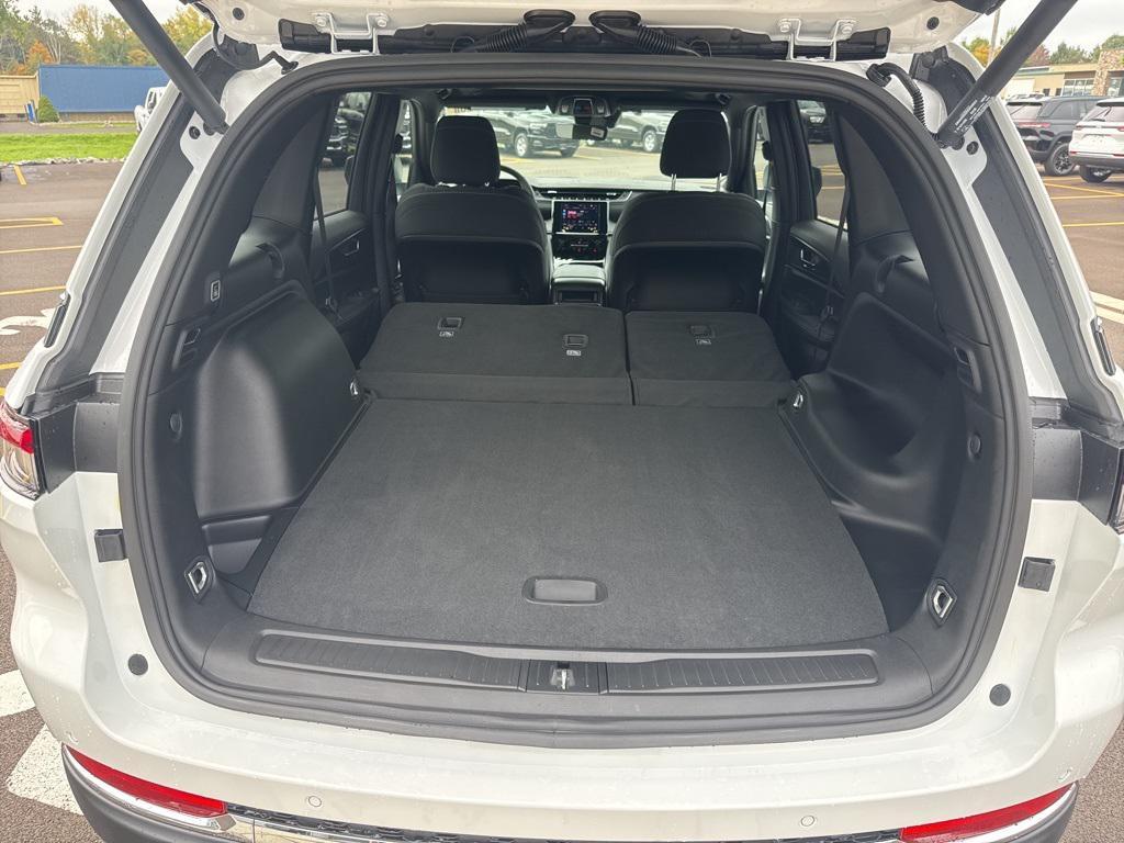 new 2025 Jeep Grand Cherokee car, priced at $43,075