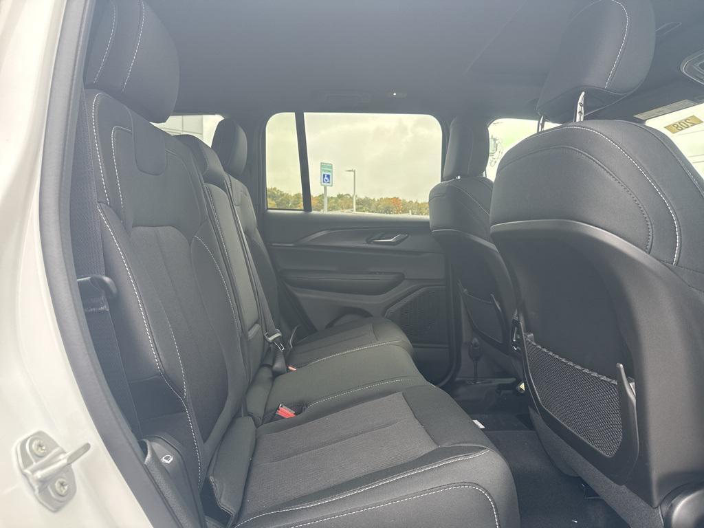 new 2025 Jeep Grand Cherokee car, priced at $43,075