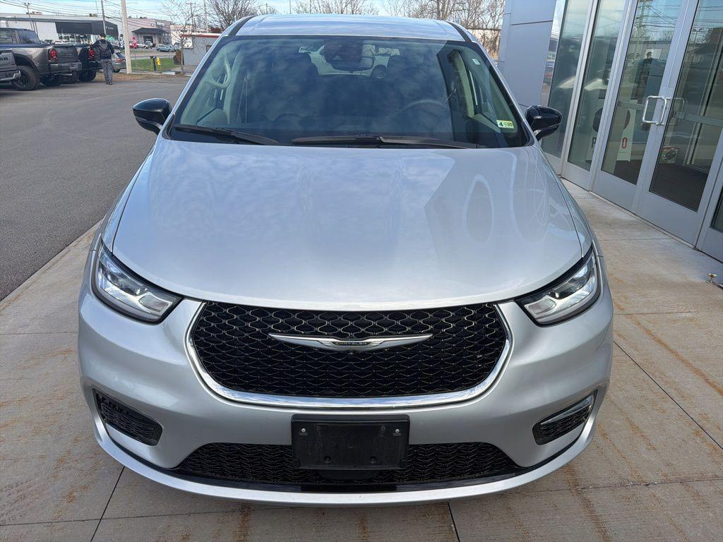 used 2024 Chrysler Pacifica car, priced at $29,371