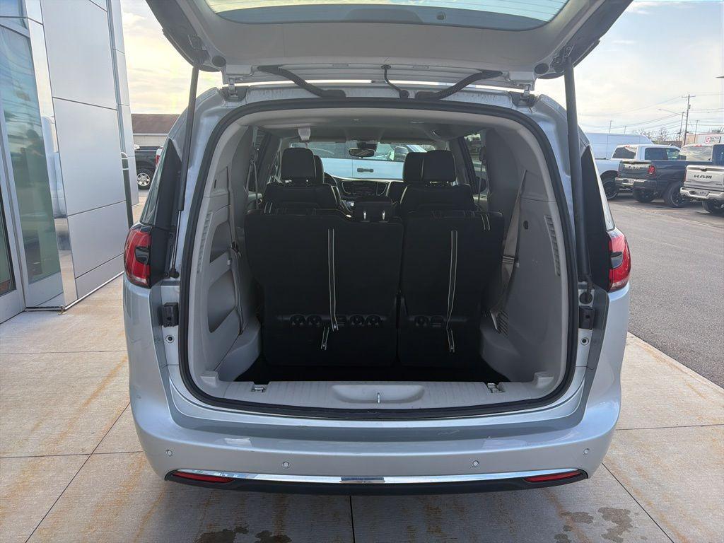 used 2024 Chrysler Pacifica car, priced at $29,371