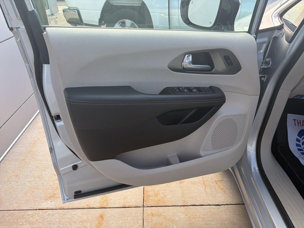 used 2024 Chrysler Pacifica car, priced at $29,371