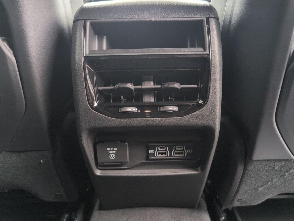 new 2025 Jeep Grand Cherokee car, priced at $43,670