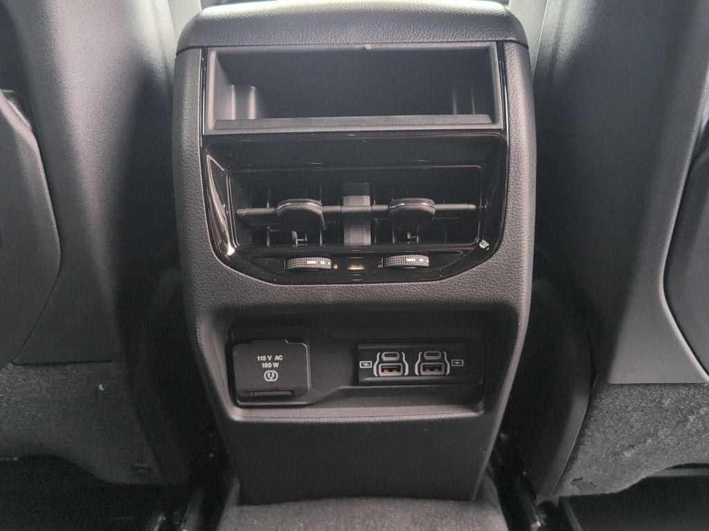 new 2025 Jeep Grand Cherokee car, priced at $43,670