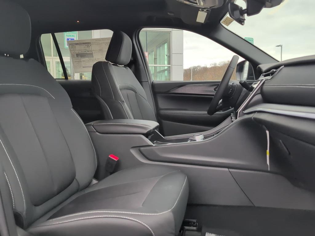 new 2025 Jeep Grand Cherokee car, priced at $43,670